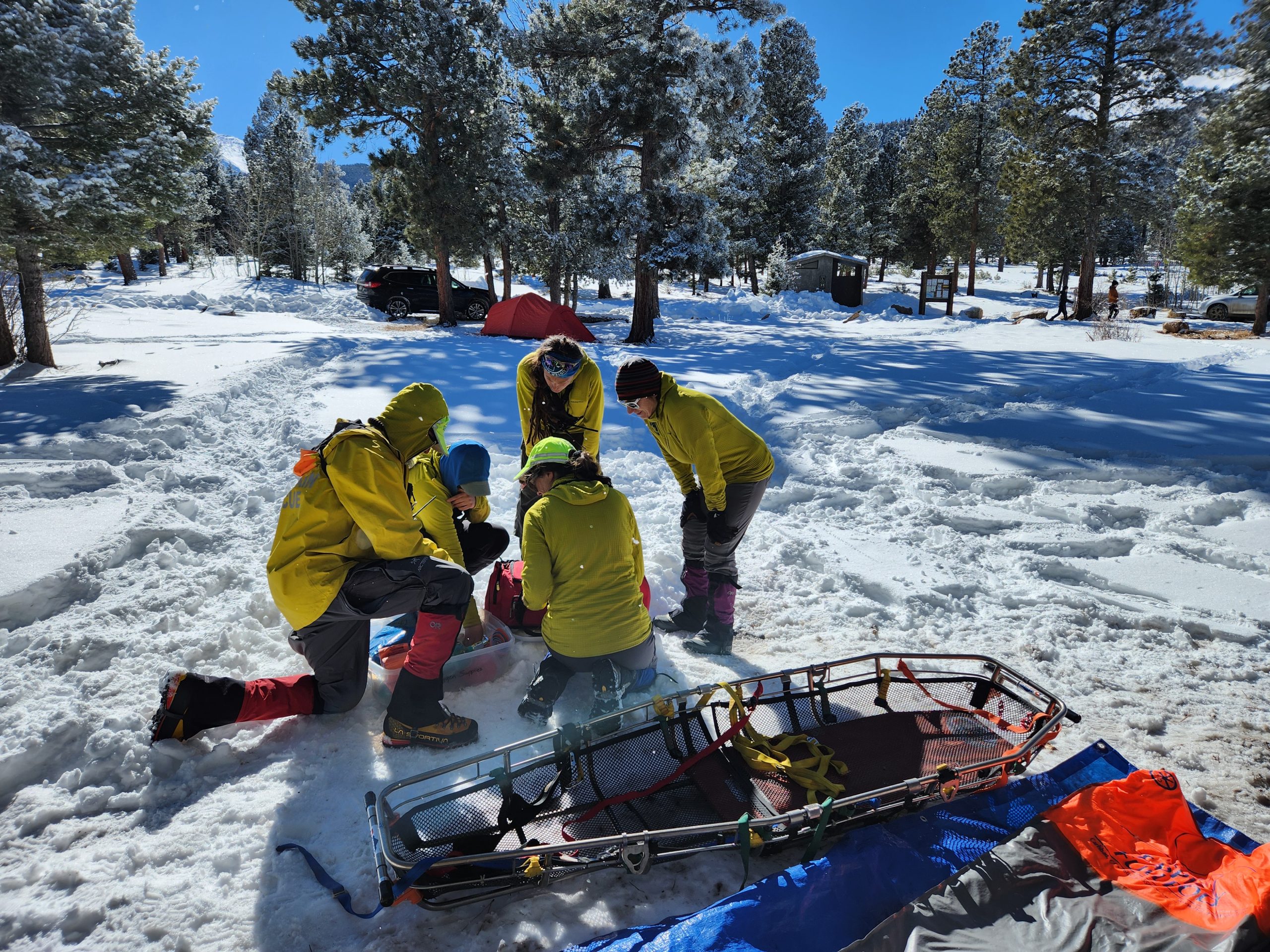 Image of SAR members training in patient packaging in winter conditions